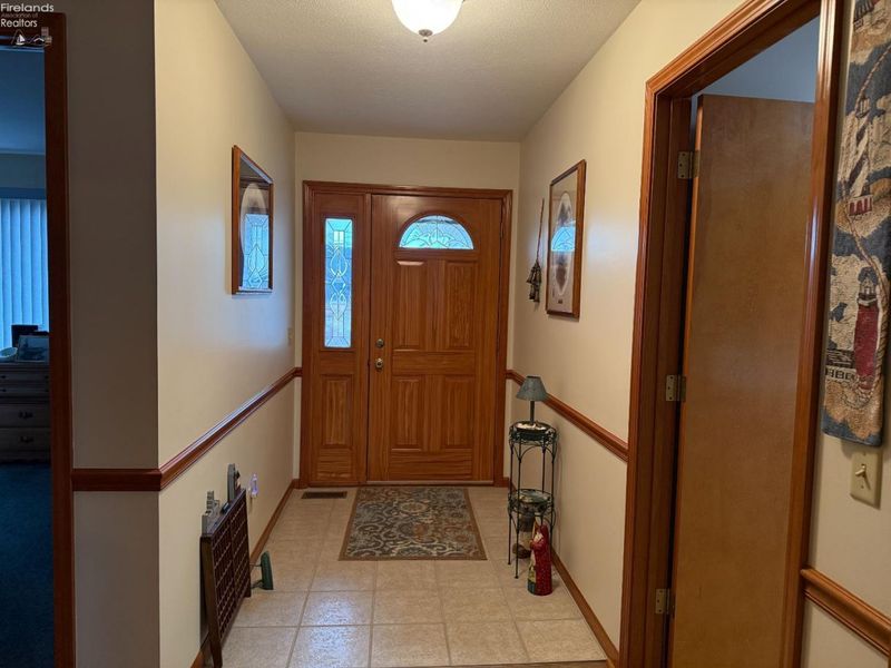 318 Country Meadows Drive, Oak Harbor, OH 43449 Photo 8