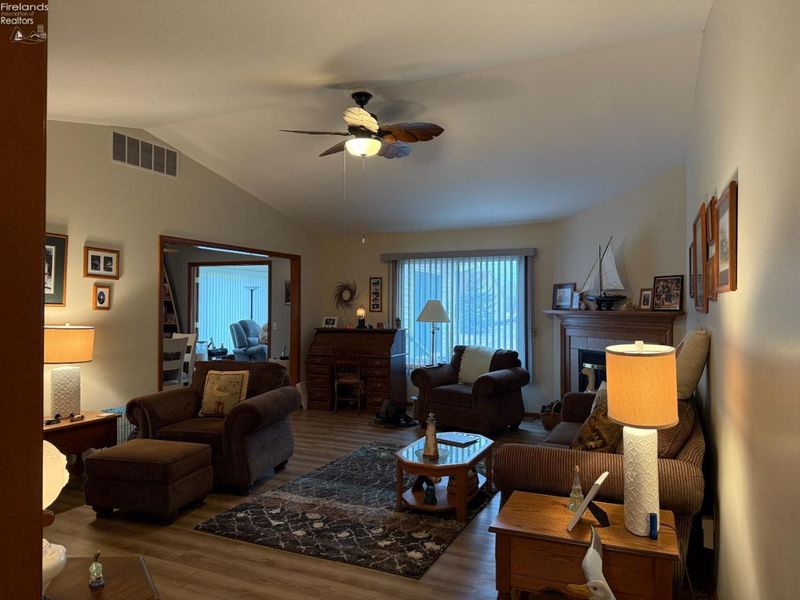 318 Country Meadows Drive, Oak Harbor, OH 43449 Photo 9