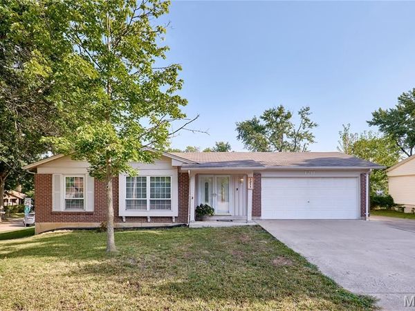 1211 Big Bend Road , Ballwin, MO 63021