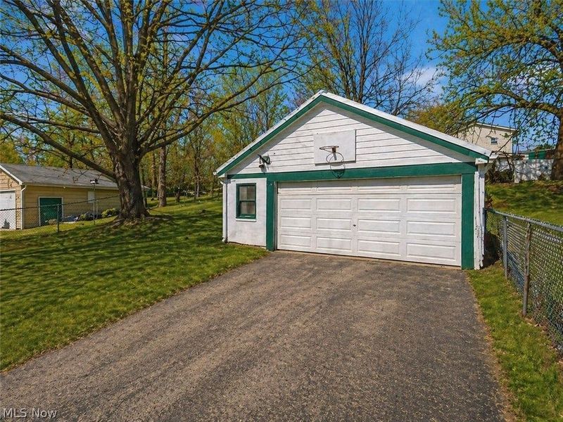 16241 Glenburn Avenue, Maple Heights, OH 44128 Photo 9