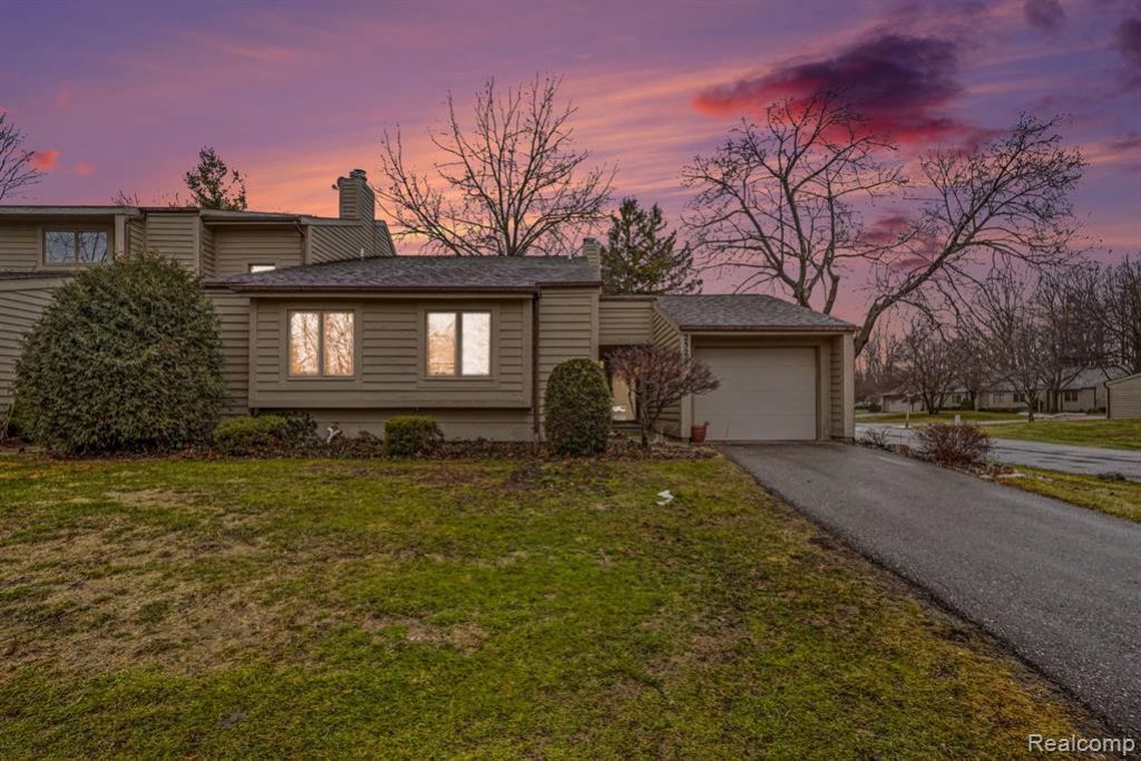 2521 White Oak Place, Flint Township, MI 48532 Main Photo