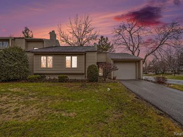 2521 White Oak Place, Flint Twp, MI 48532