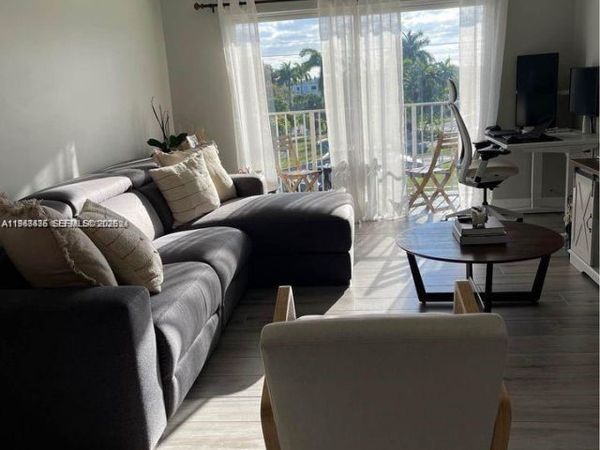 5221 Geneva Way, Unit 305, Doral, FL 33166