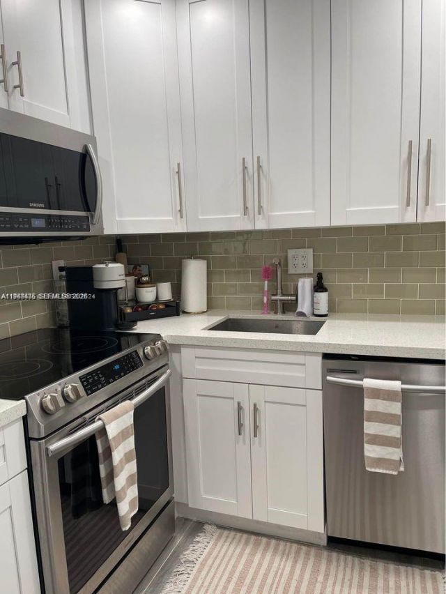 5221 Geneva Way, Unit 305, Doral, FL 33166 Photo