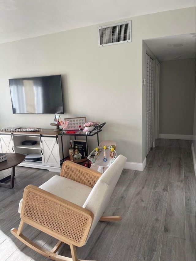 5221 Geneva Way, Unit 305, Doral, FL 33166 Photo