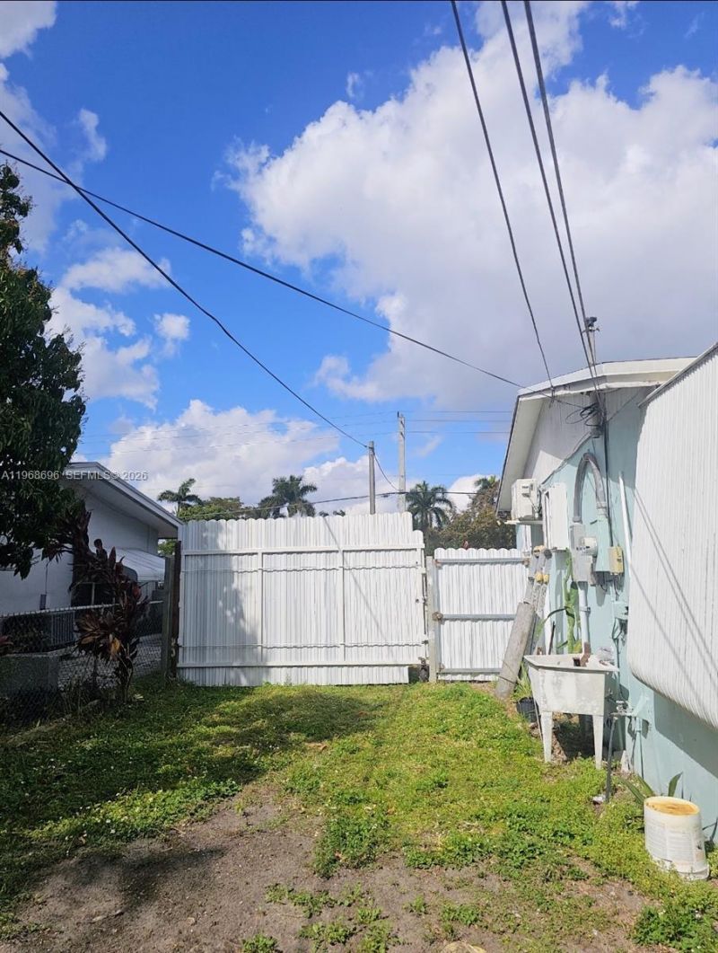 1760 NW 135th St , Miami, FL 33167 Photo