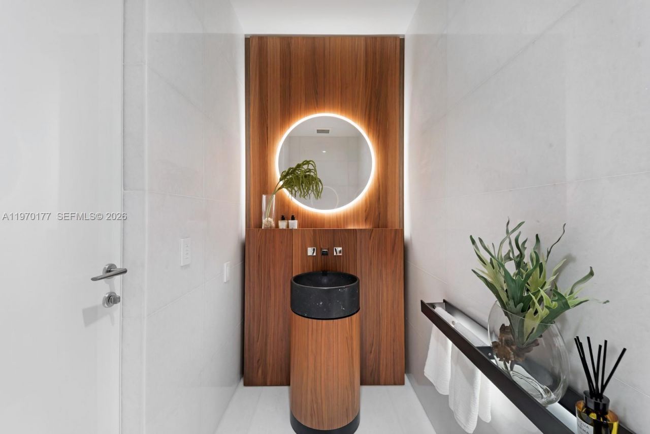 5 Grove Isle Drive, Unit M204, Coconut Grove, FL 33133 Photo