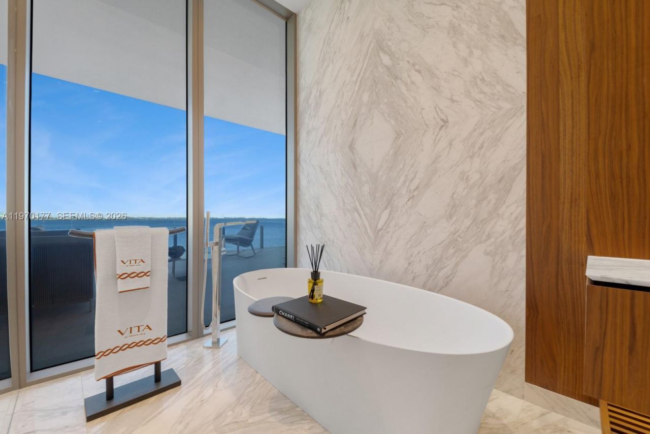 5 Grove Isle Drive, Unit M204, Coconut Grove, FL 33133 Photo