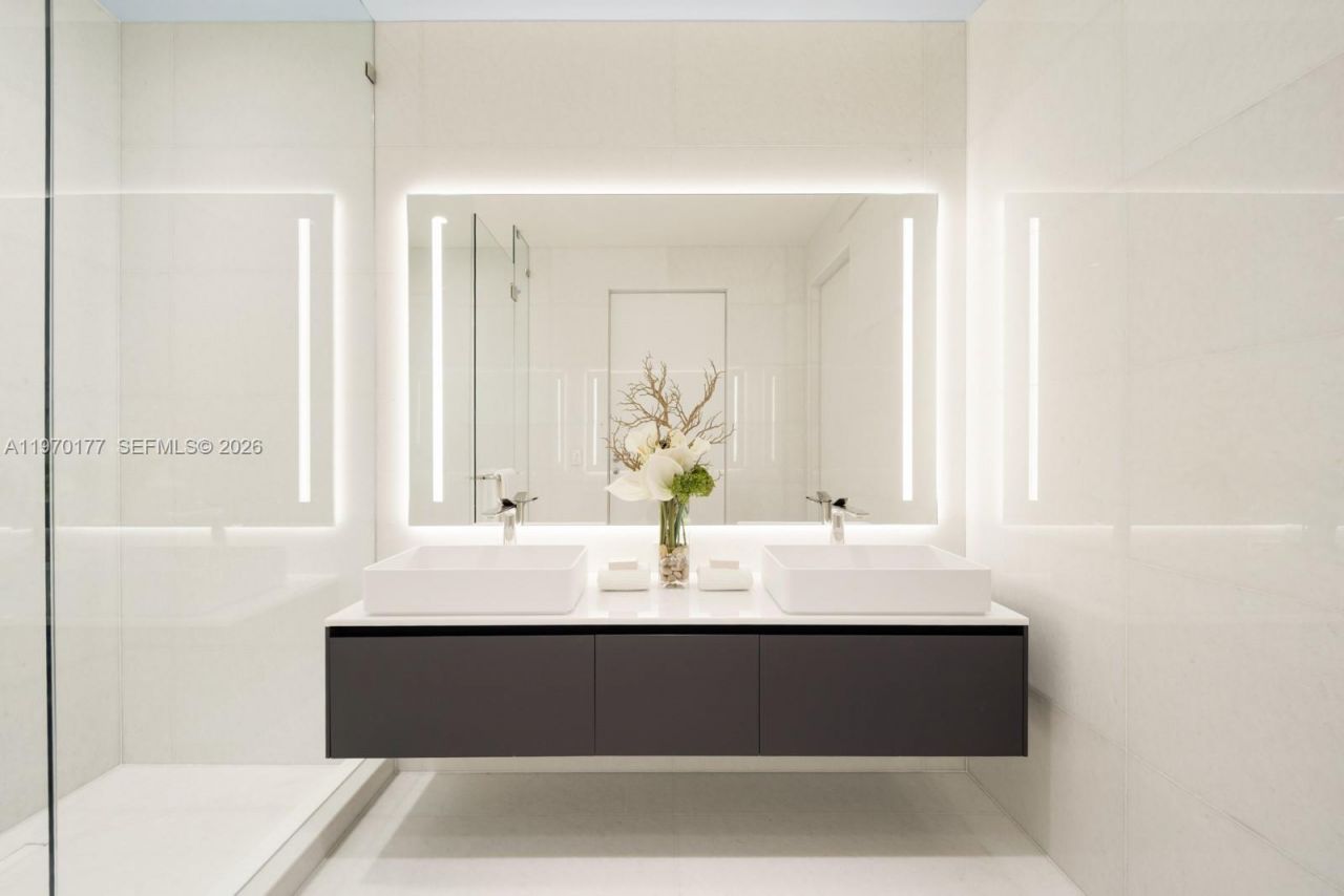 5 Grove Isle Drive, Unit M204, Coconut Grove, FL 33133 Photo