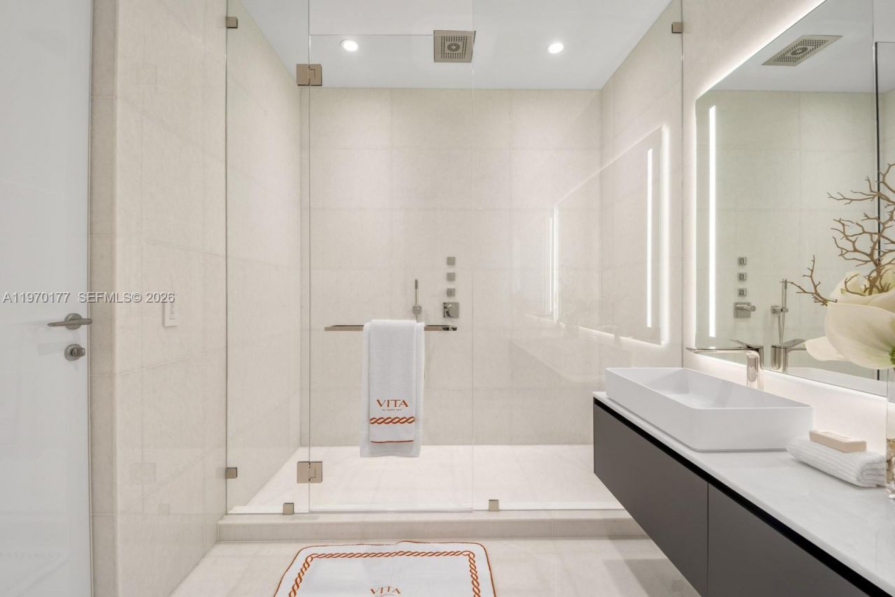 5 Grove Isle Drive, Unit M204, Coconut Grove, FL 33133 Photo