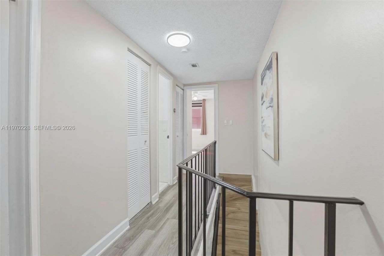 1096 W 42nd Pl , Unit 33, Hialeah, FL 33012 Photo