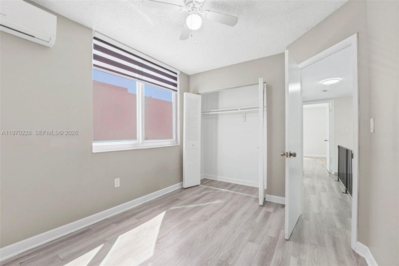 1096 W 42nd Pl , Unit 33, Hialeah, FL 33012 Photo