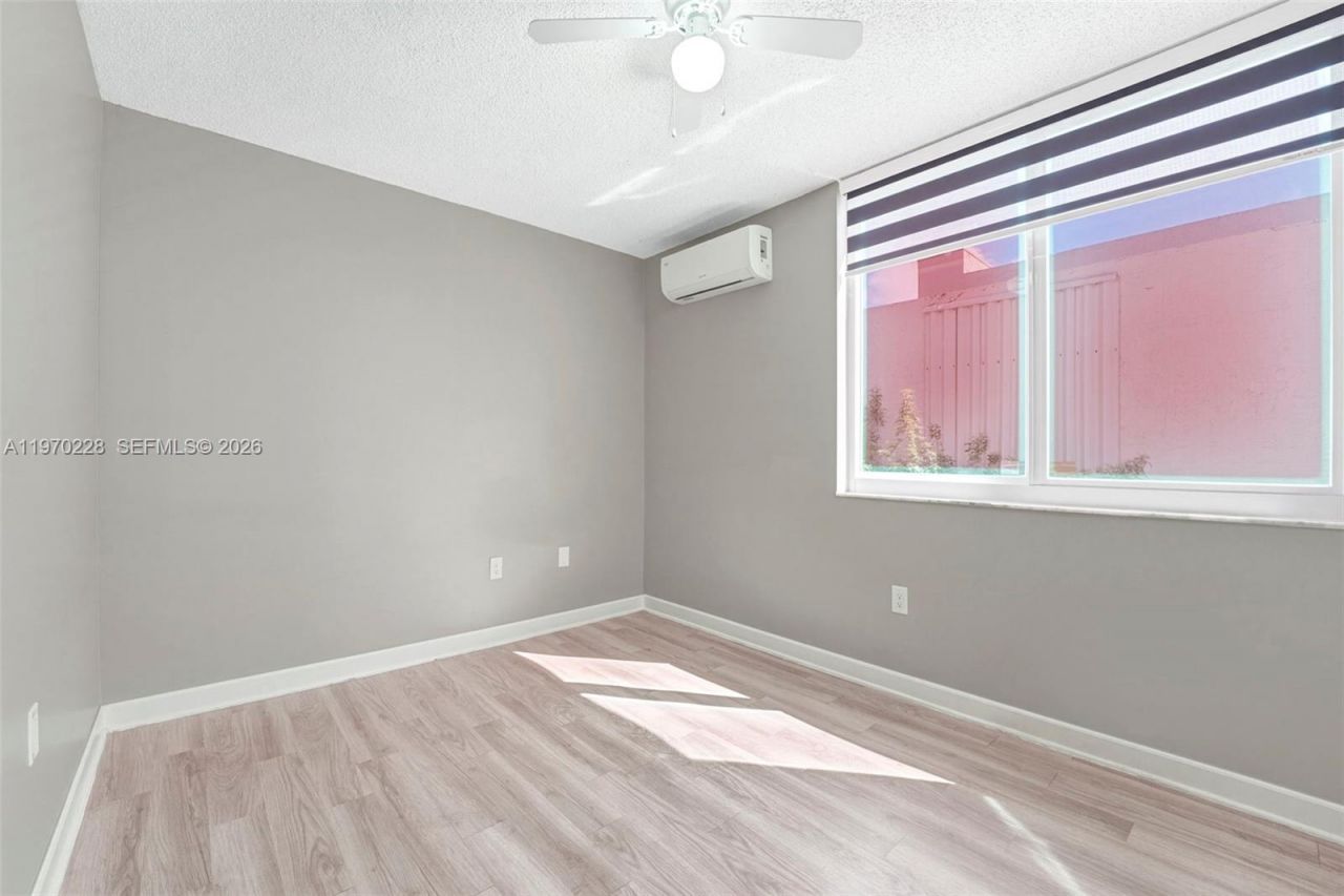 1096 W 42nd Pl , Unit 33, Hialeah, FL 33012 Photo