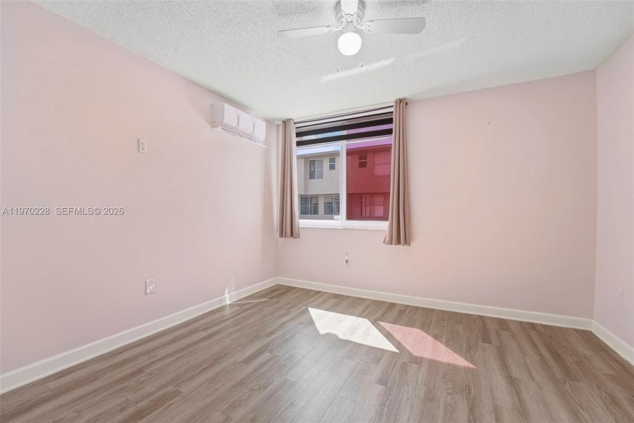 1096 W 42nd Pl , Unit 33, Hialeah, FL 33012 Photo