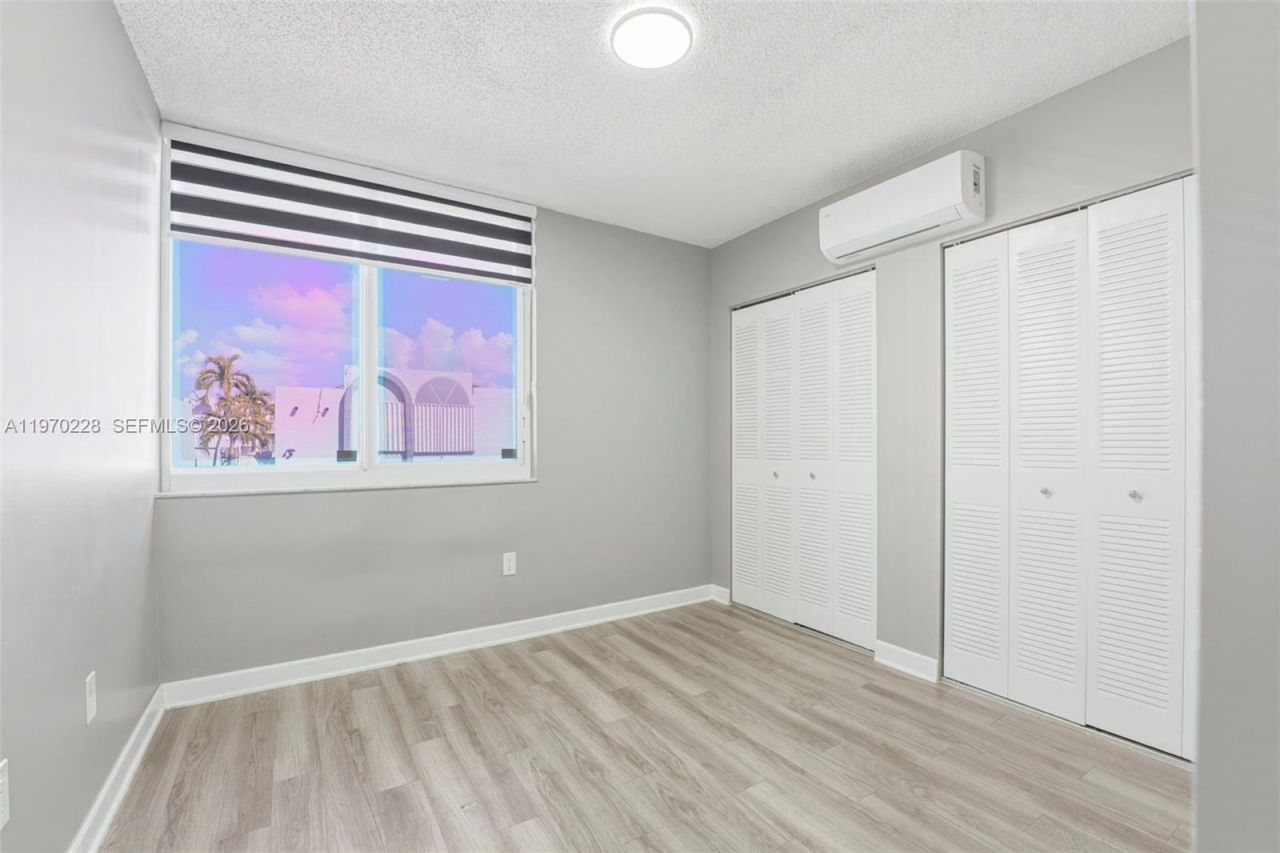 1096 W 42nd Pl , Unit 33, Hialeah, FL 33012 Photo