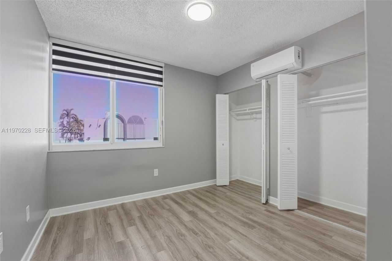 1096 W 42nd Pl , Unit 33, Hialeah, FL 33012 Photo