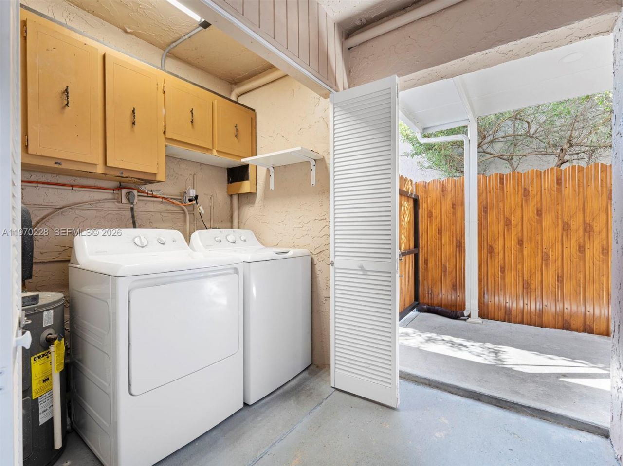 1096 W 42nd Pl , Unit 33, Hialeah, FL 33012 Photo