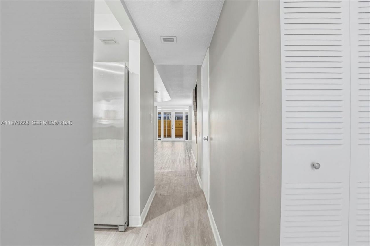 1096 W 42nd Pl , Unit 33, Hialeah, FL 33012 Photo