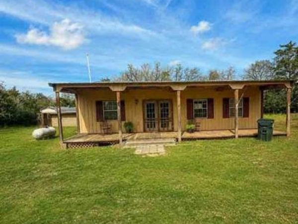 1007 Private Road 2002, Giddings, TX 78659