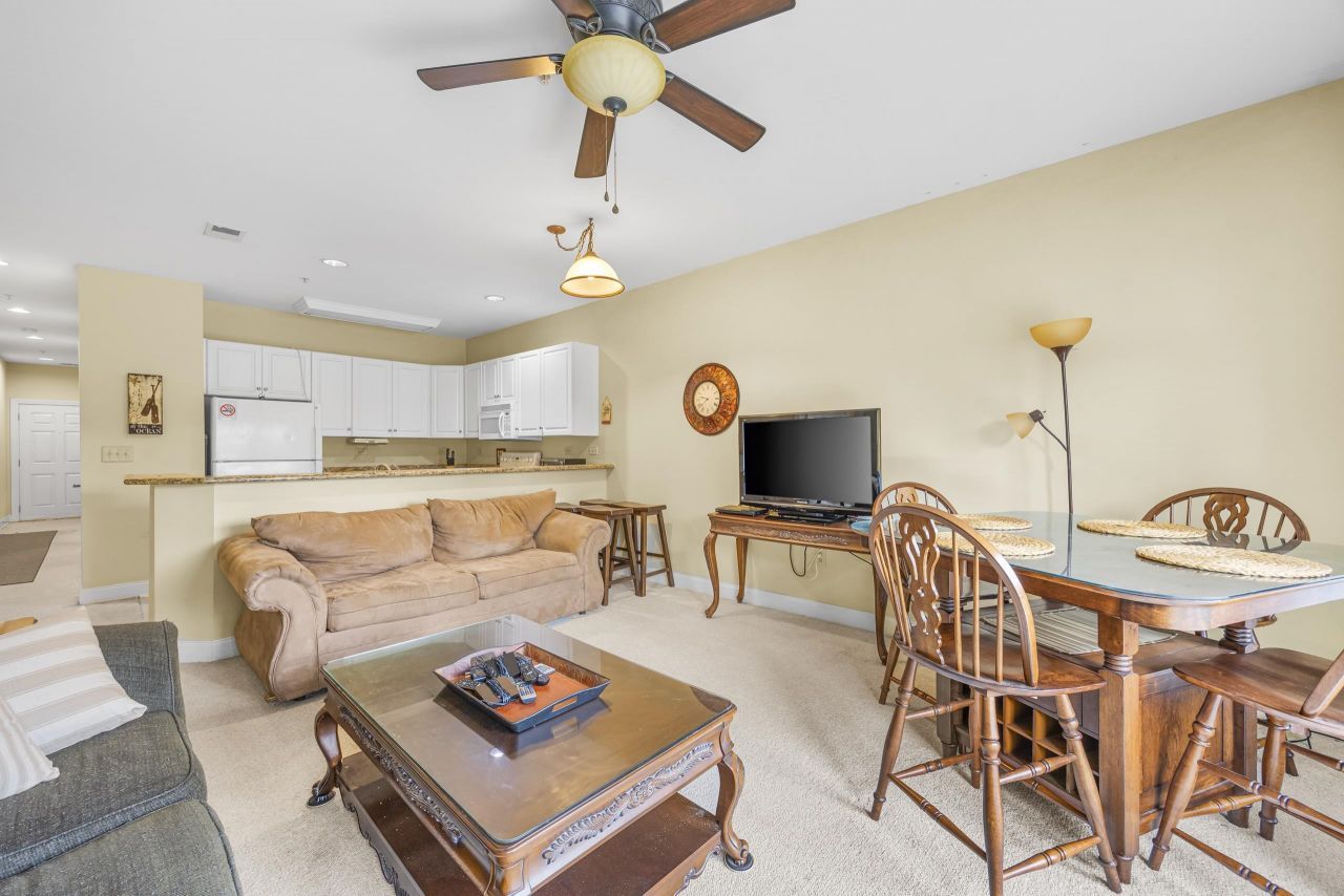 1033 World Tour Blvd. Photo 12