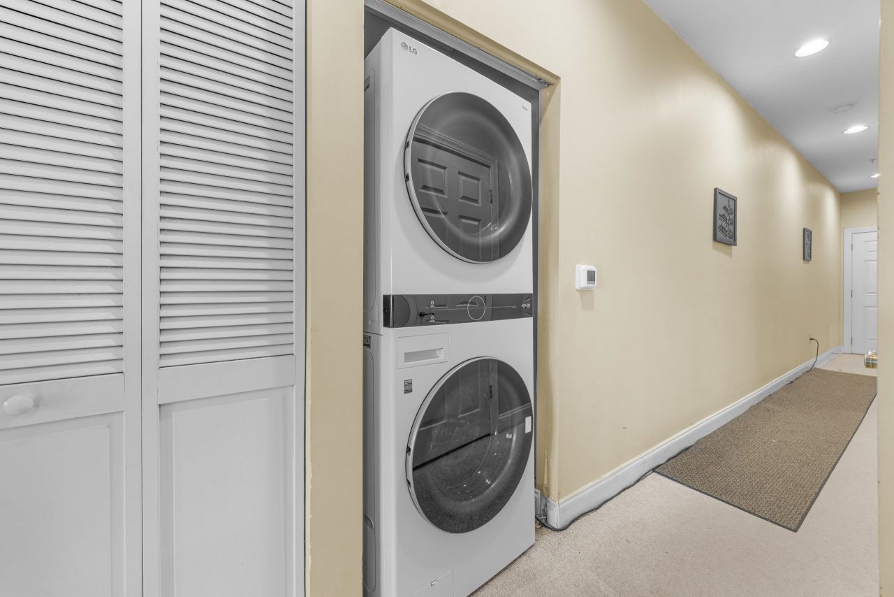 1033 World Tour Blvd. Photo 20