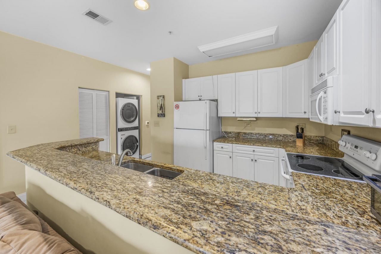 1033 World Tour Blvd. Photo 8