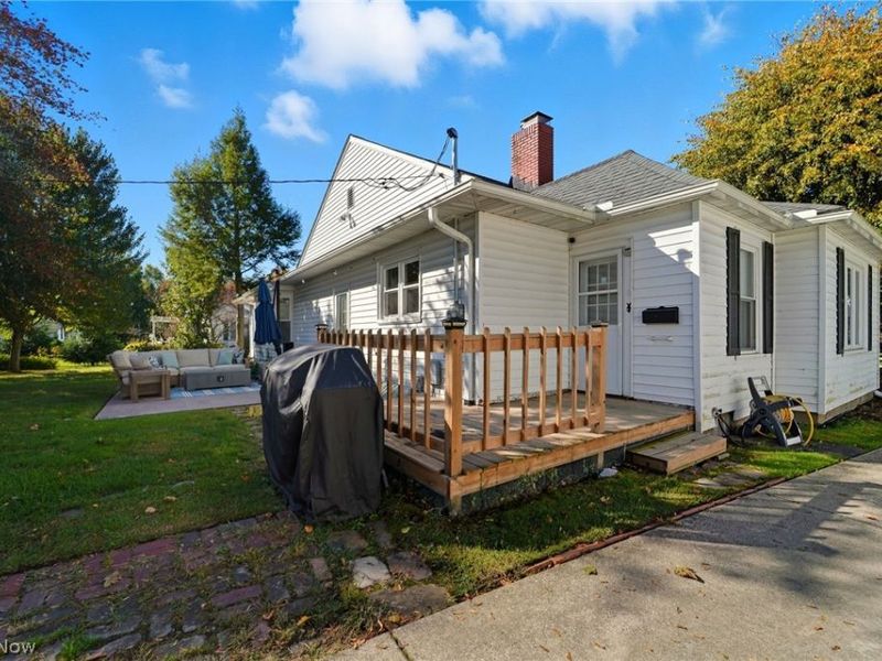 1122 Locust Drive, Ashtabula, OH 44004 Photo 3