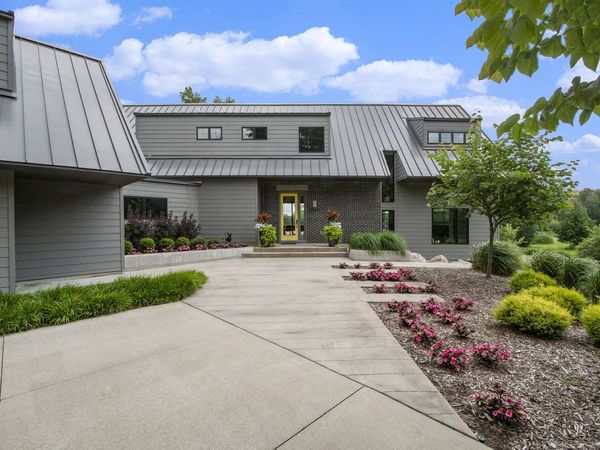 1950 Robinson Road SE, East Grand Rapids, MI 49506