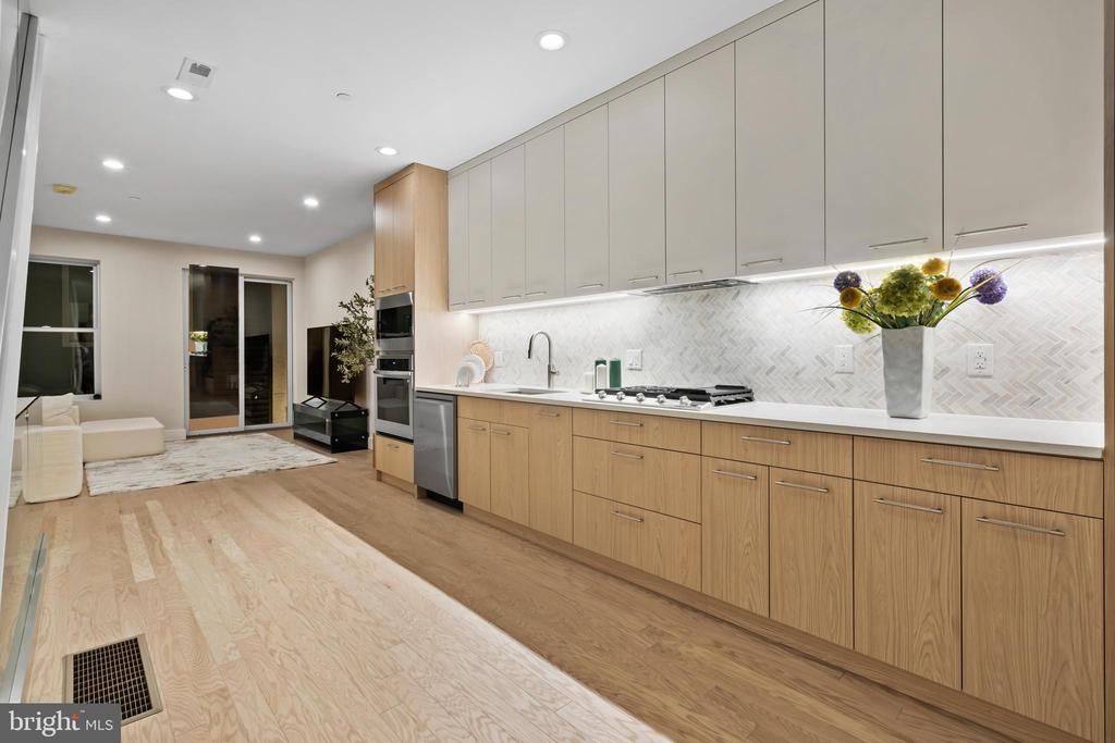 1031 S Fairhill Street, Philadelphia, PA 19147 Main Photo