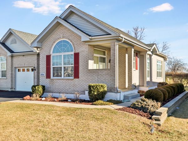 895 Eineke Boulevard, Algonquin, IL 60102