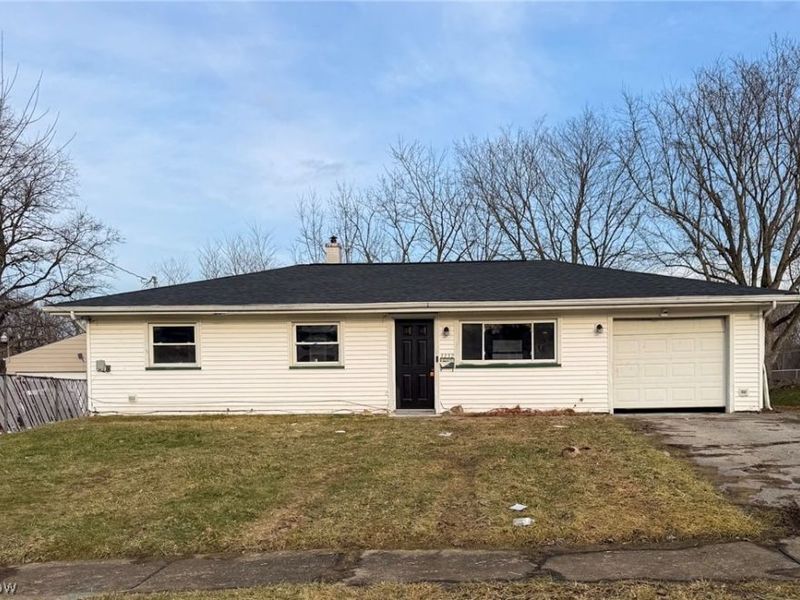 3232 Elmhill Drive NW, Warren, OH 44485 Photo 1