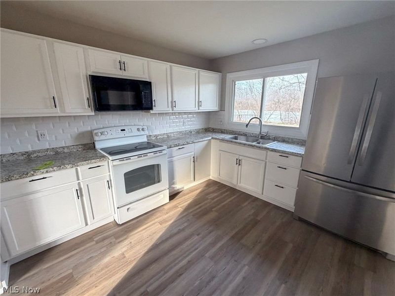 3232 Elmhill Drive NW, Warren, OH 44485 Photo 11