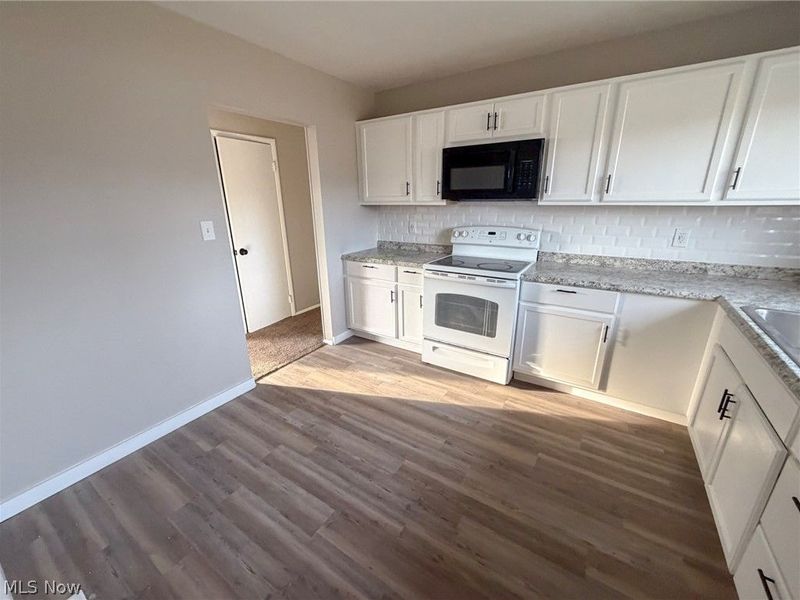 3232 Elmhill Drive NW, Warren, OH 44485 Photo 9