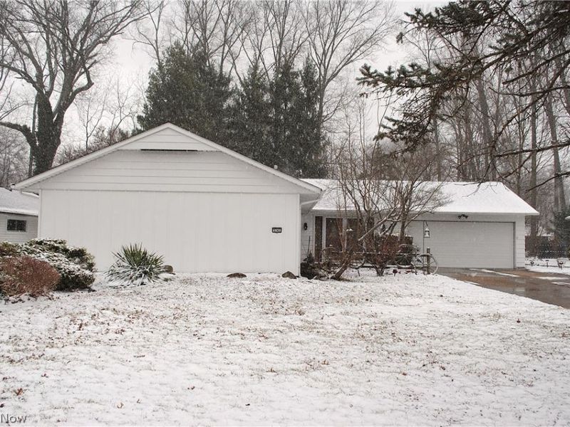 5743 Mills Creek Lane, North Ridgeville, OH 44039 Photo 2