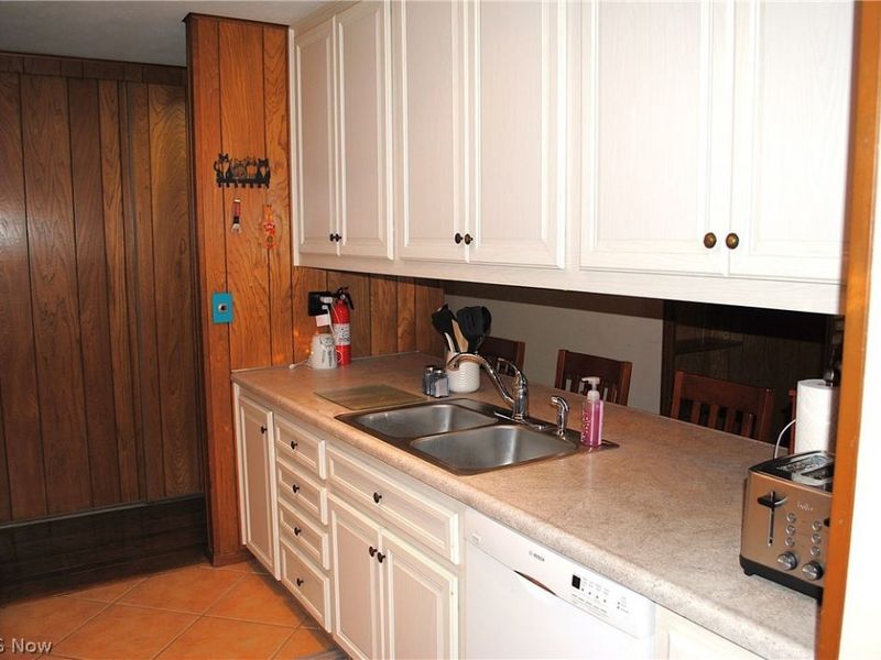 5743 Mills Creek Lane, North Ridgeville, OH 44039 Photo 8