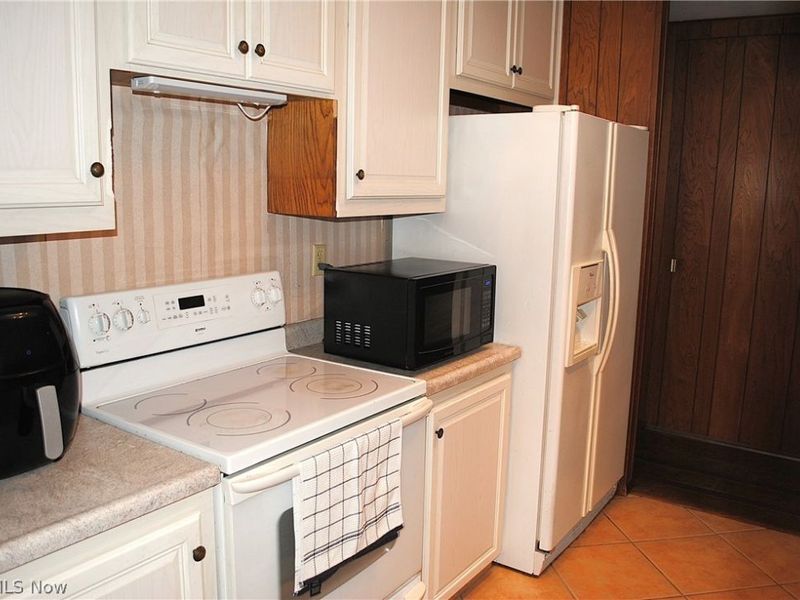 5743 Mills Creek Lane, North Ridgeville, OH 44039 Photo 9