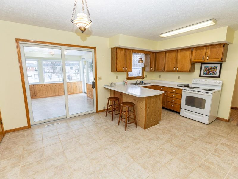 35 W Mound Street, Fredericktown, OH 43019 Photo 10