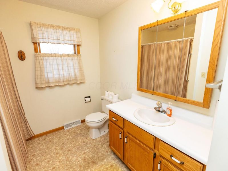 35 W Mound Street, Fredericktown, OH 43019 Photo 18