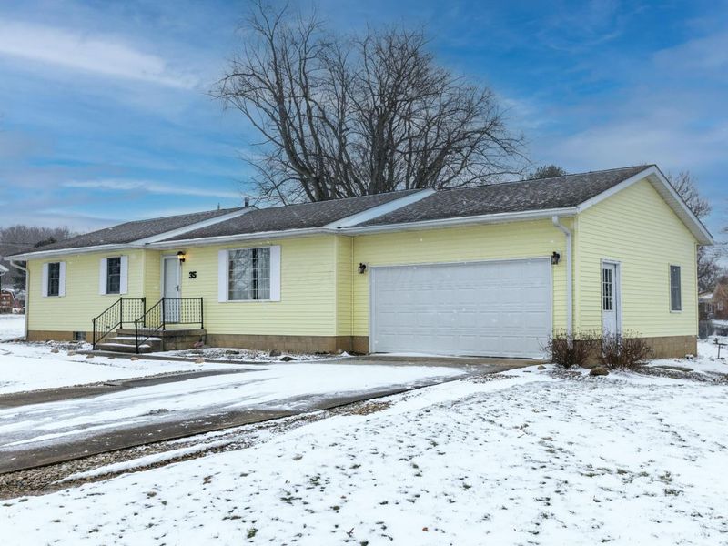 35 W Mound Street, Fredericktown, OH 43019 Photo 2