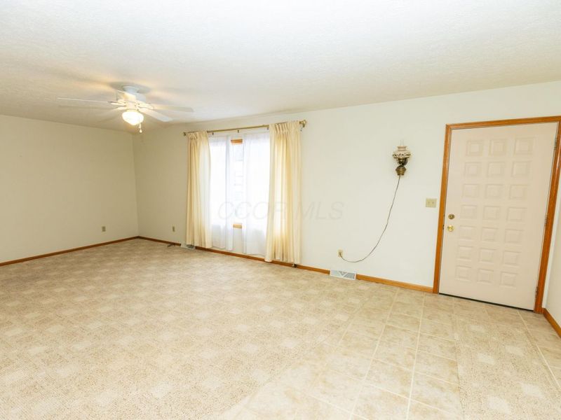 35 W Mound Street, Fredericktown, OH 43019 Photo 9