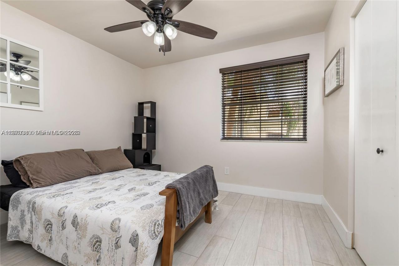 3559 Magellan Cir , Unit 323-2, Aventura, FL 33180 Photo