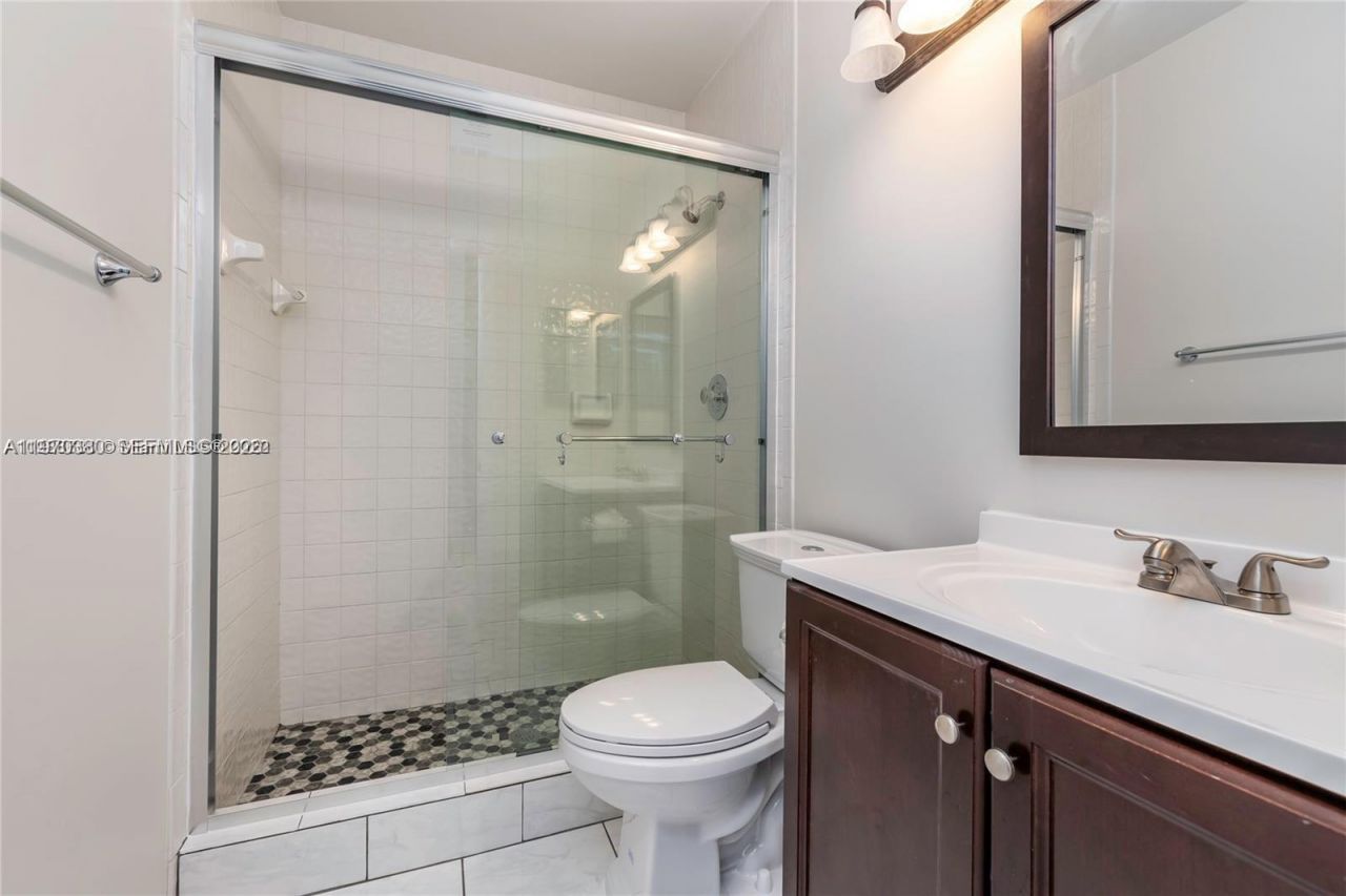 3559 Magellan Cir , Unit 323-2, Aventura, FL 33180 Photo