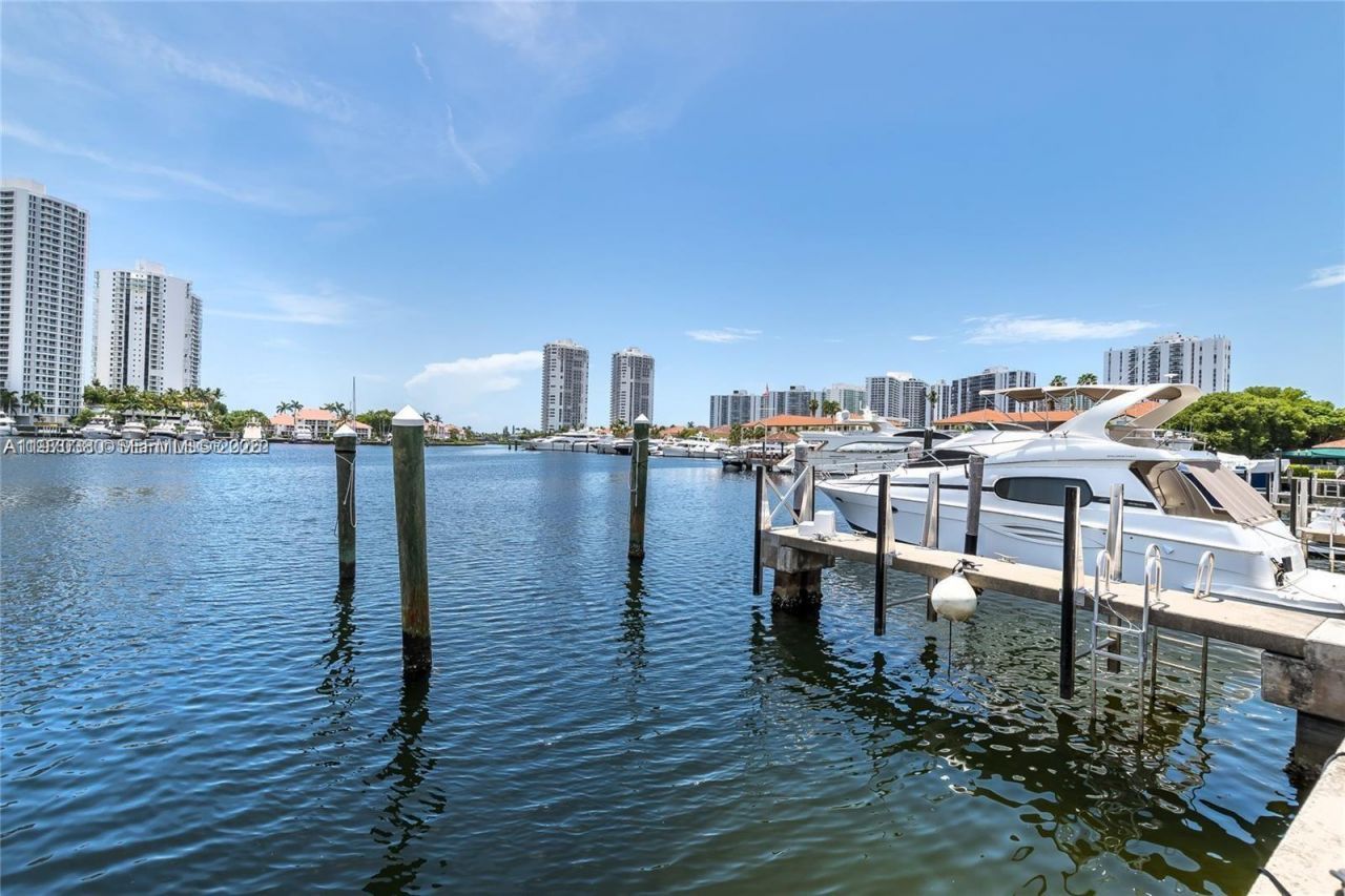 3559 Magellan Cir , Unit 323-2, Aventura, FL 33180 Photo