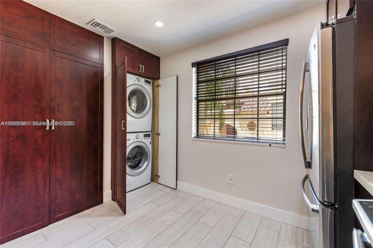 3559 Magellan Cir , Unit 323-2, Aventura, FL 33180 Photo