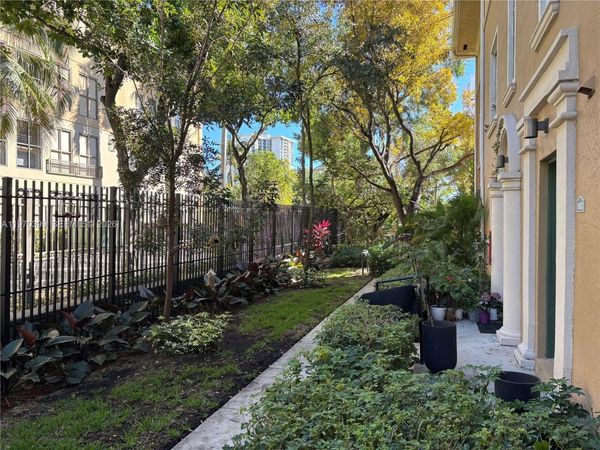 2981 NE 185th St, Unit 1802, Aventura, FL 33180