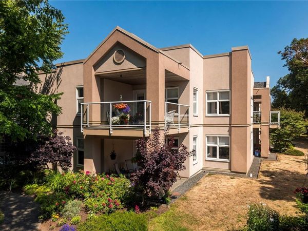 3915 St. Georges Lane, Unit 105, Saanich, BC V8N 4E3