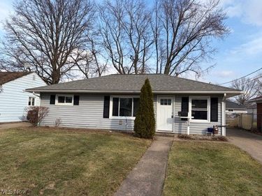 275 Lynne Drive, Sheffield Lake, OH 44054