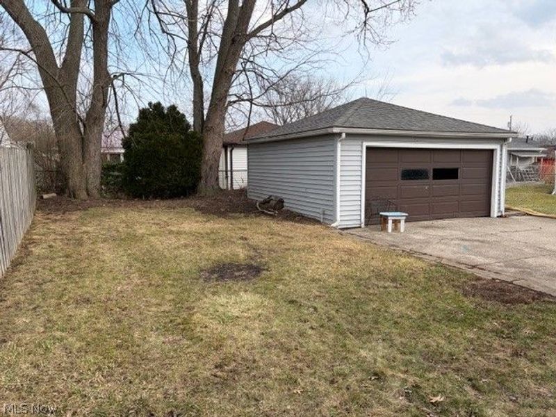 275 Lynne Drive, Sheffield Village, OH 44054 Photo 9