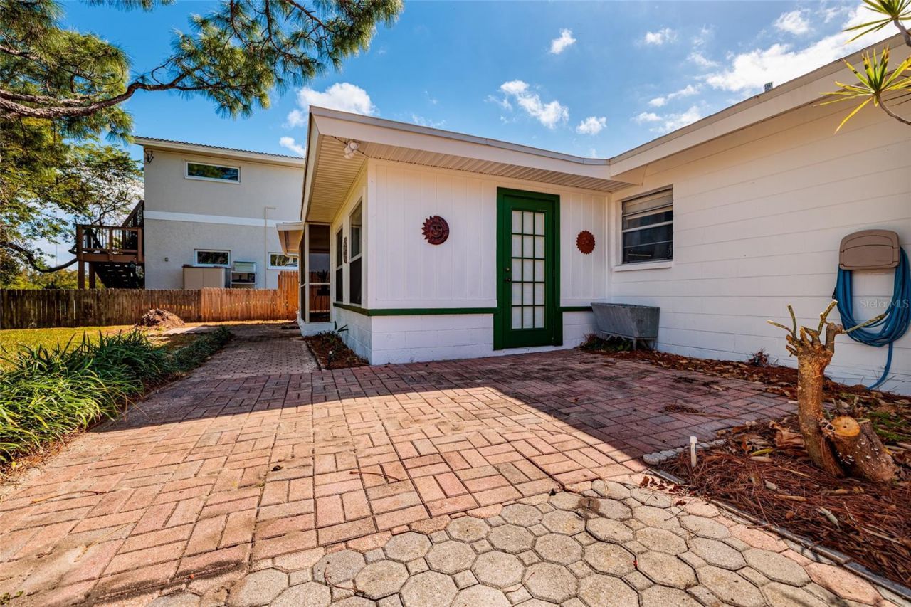 349 89th Avenue Ne, Saint Petersburg, FL 33702 Photo