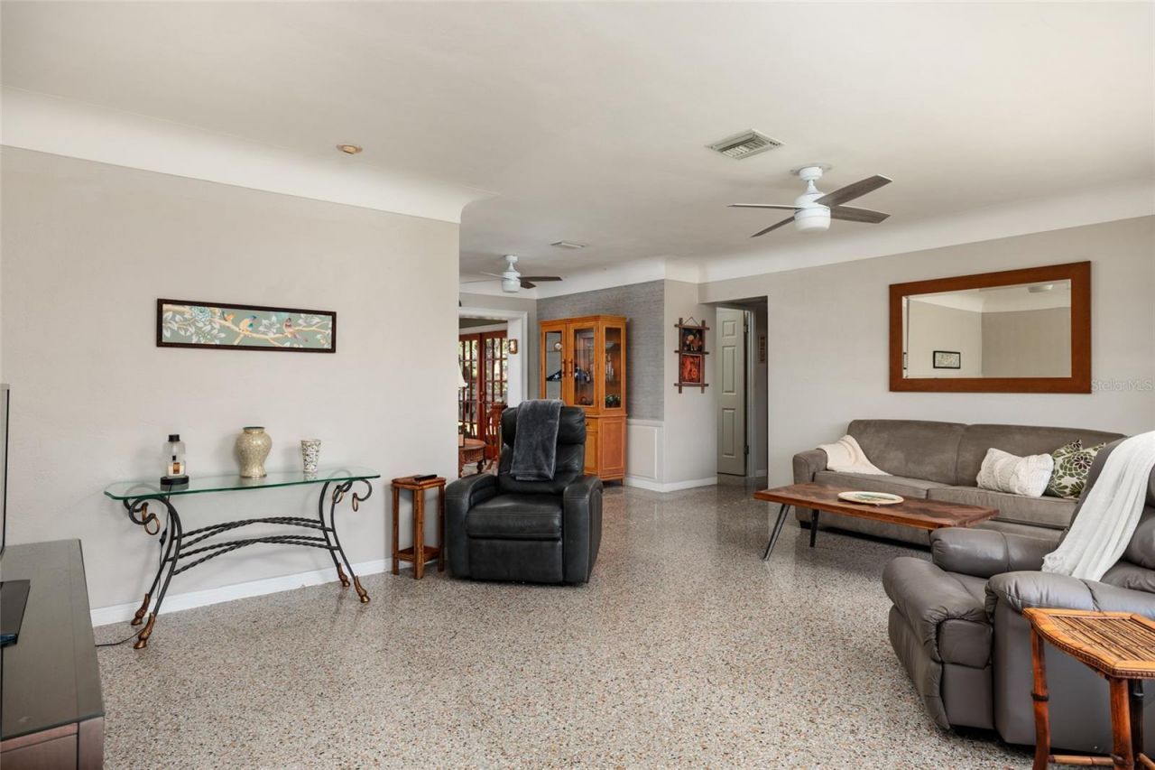 349 89th Avenue Ne, Saint Petersburg, FL 33702 Photo